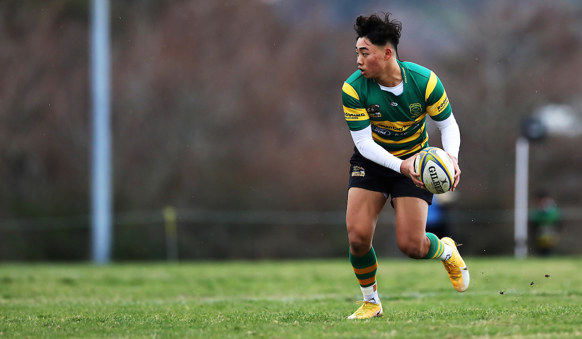 Mokoti Tanaka of Green Island throws a pass during the Premier club rugby match between Zingari Richmond and Green Island played at Montecillo in Dunedin on Saturday 25th June, 2022. © John Caswell / https://tapebootsandbeer.com/